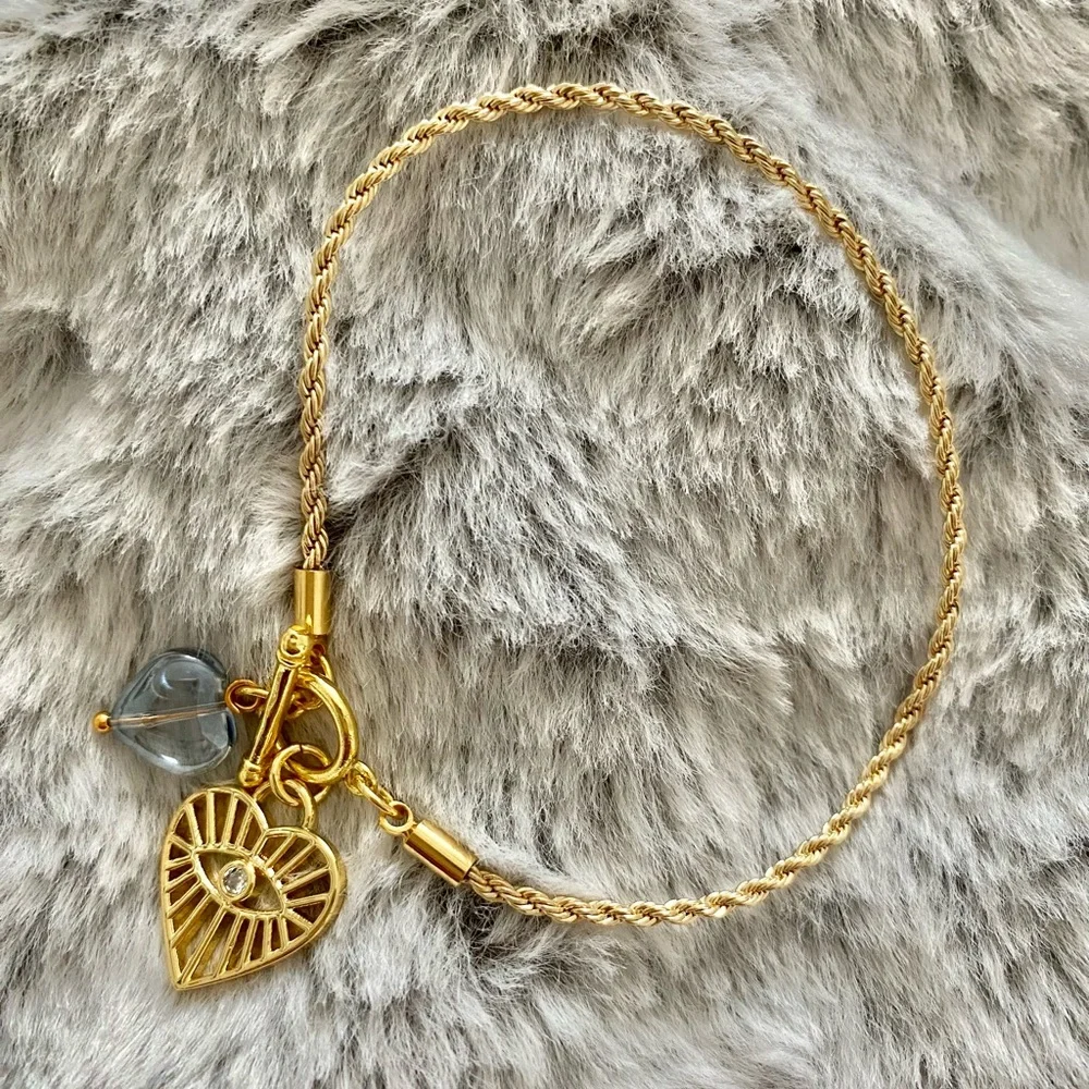 Heart charm toggle bracelet! - Picture 2 of 2